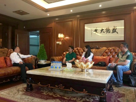 图1.1-叶董亲自接待陈云.jpg